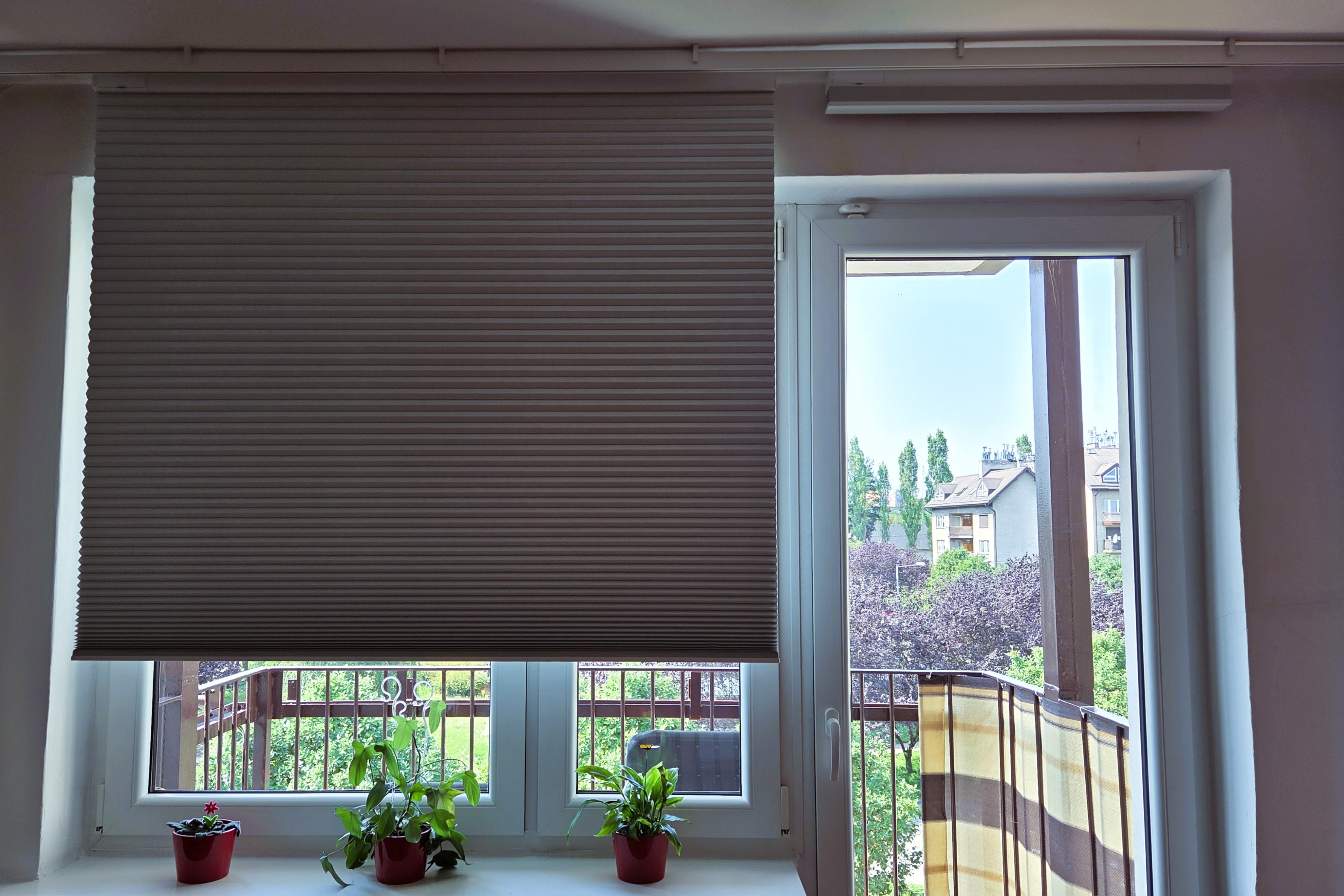 IKEA TREDANSEN – smart roleta zaciemniająca plisowana